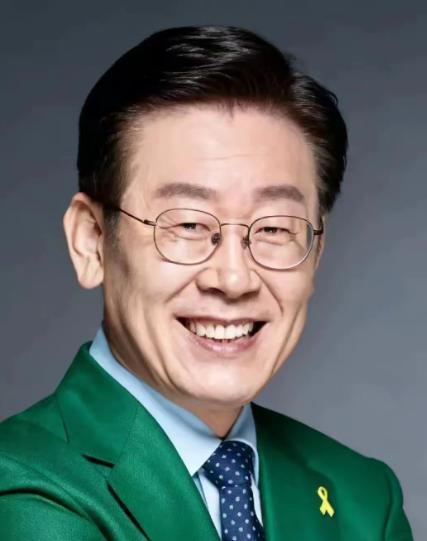 中方和韩国正式宣布了 11月3日，中国人民银行宣布与韩国银行续签双边本币互换