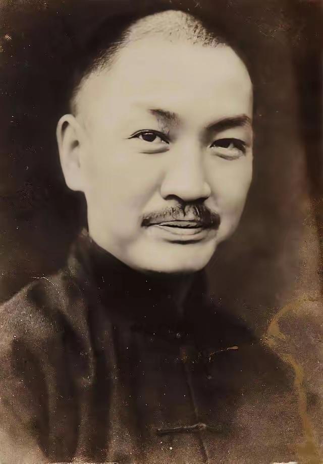 48年戴季陶不肯逃往台湾，蒋介石威胁：“你不走，蒋纬国也不能走”。戴季陶是国民党