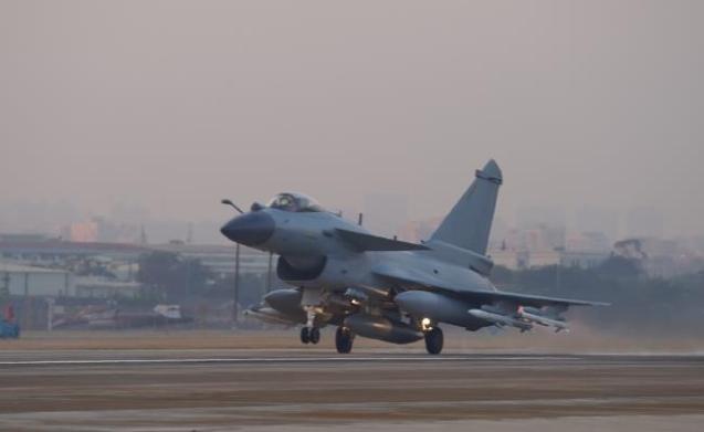 台海演习第二天，解放军亮出真本事，台当局反应还是老三样解放军环台演习进入第二