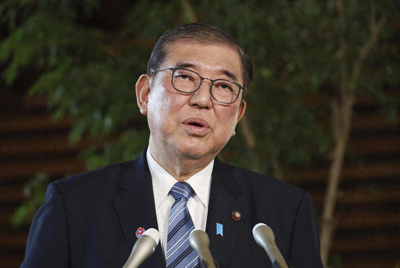 内斗升级，石破茂再度告诫高市早苗：日本不能“盲目跟着美国跑”！4月下旬，日本