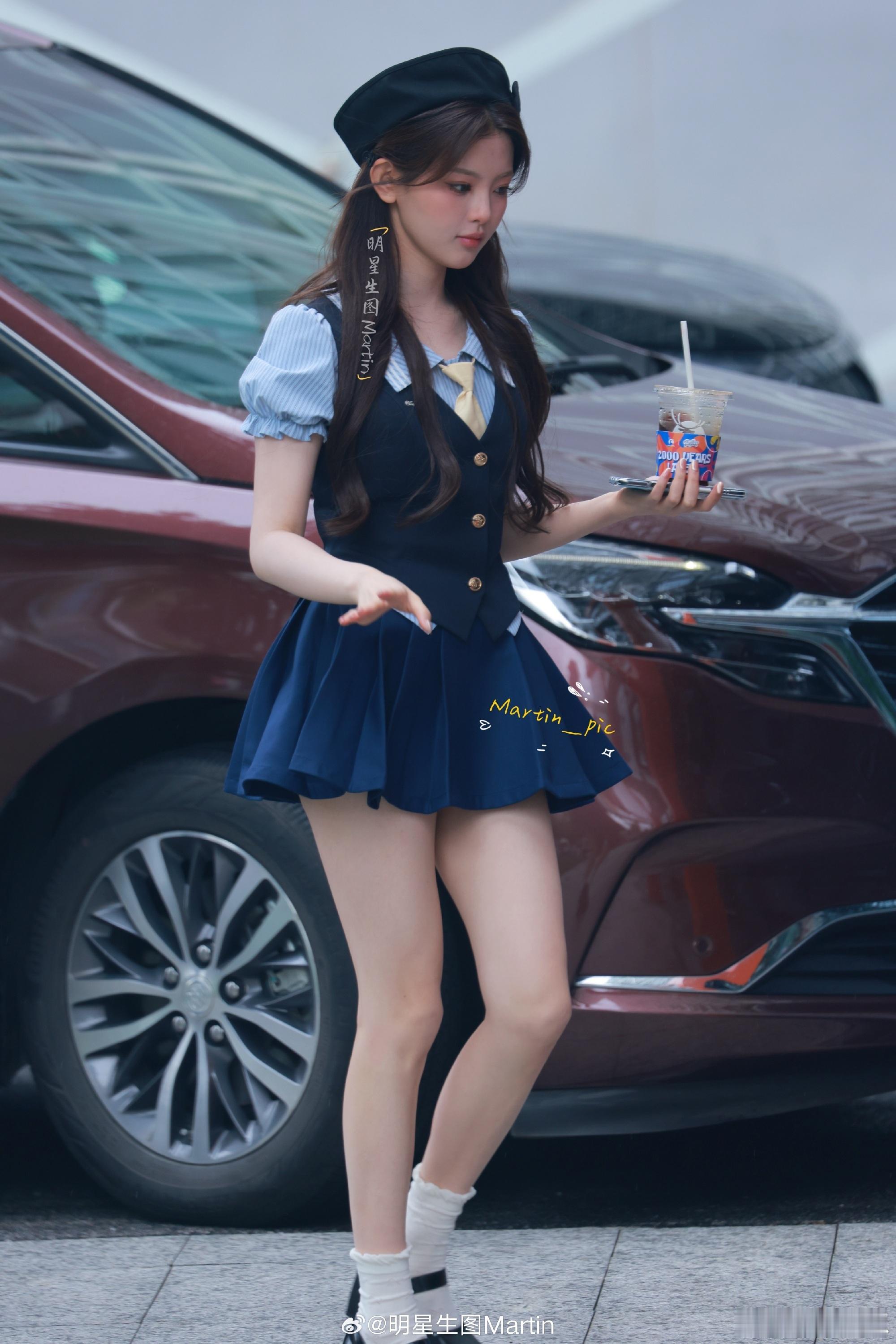 杨超越「一见你就笑」咖啡主理人超越妹妹☕️