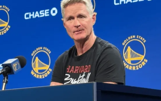 NBA常规赛,勇士98-79战胜快船。赛后,主帅科尔接受了采访,谈到让德雷蒙德