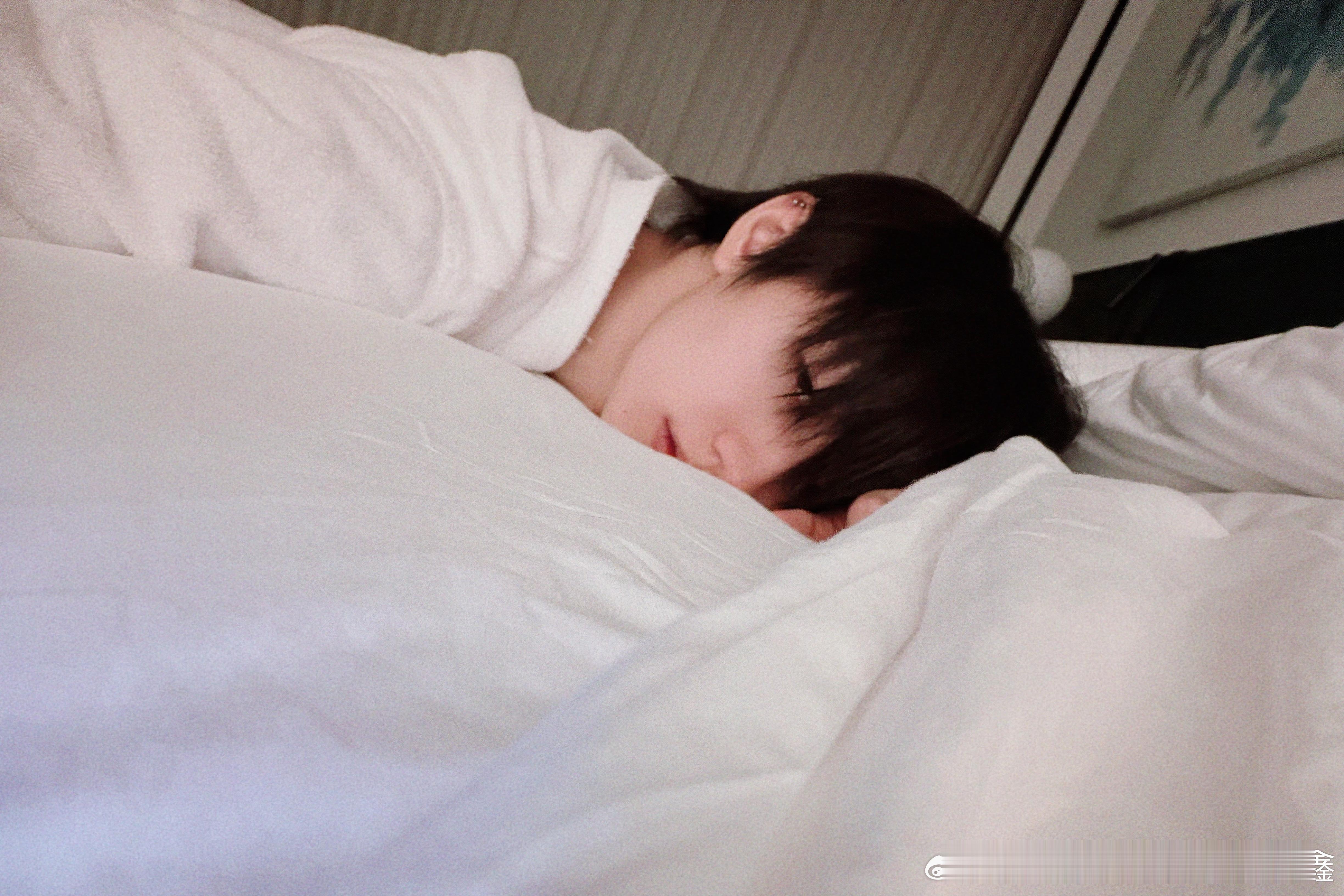 这特么和抖音上那些擦边求偶男网红有差吗