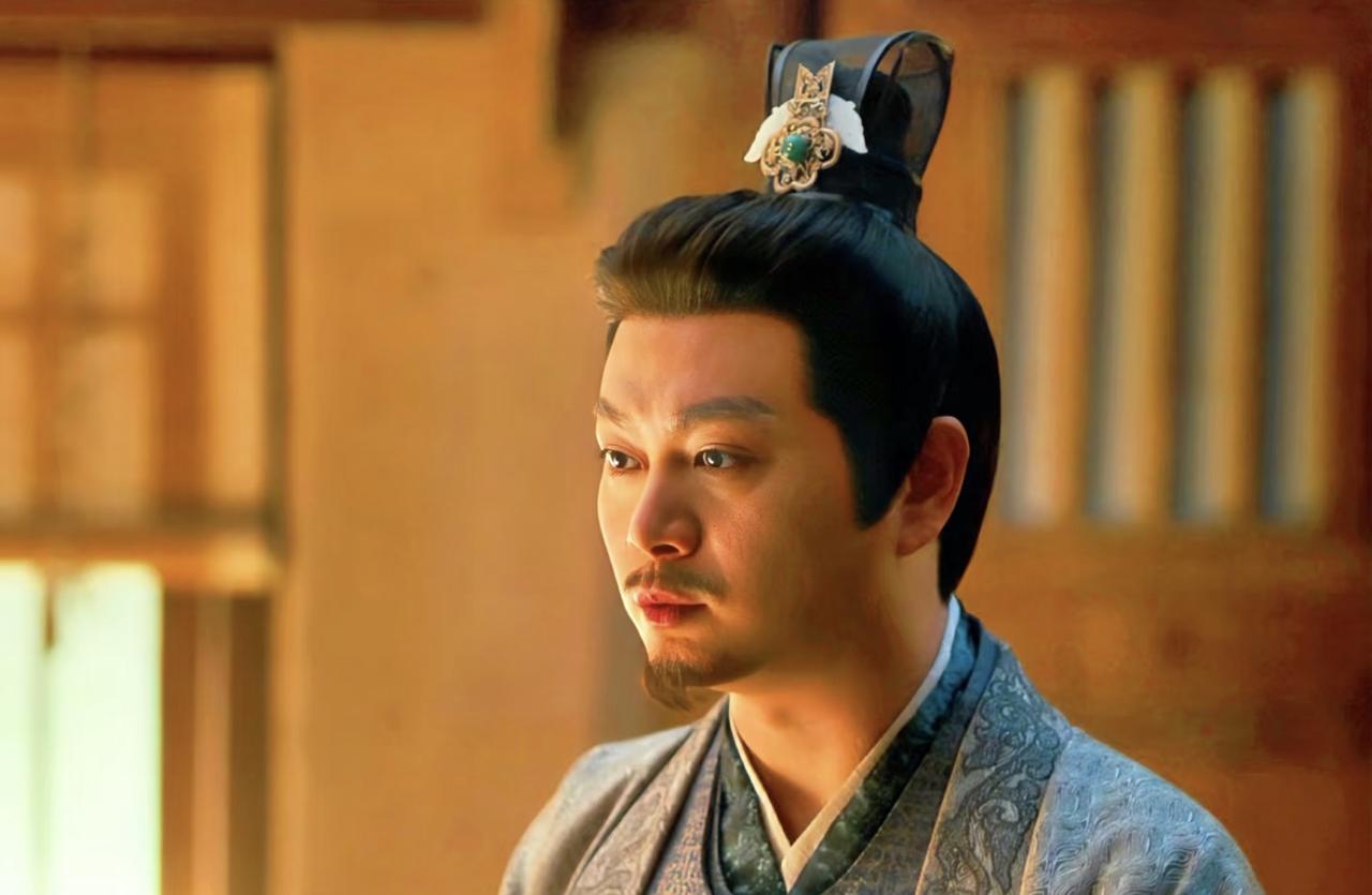 原著中谢征就想过扶持齐旻，赵洵和他说齐旻不是个好人，谢征就放弃了。赵洵是兰姨