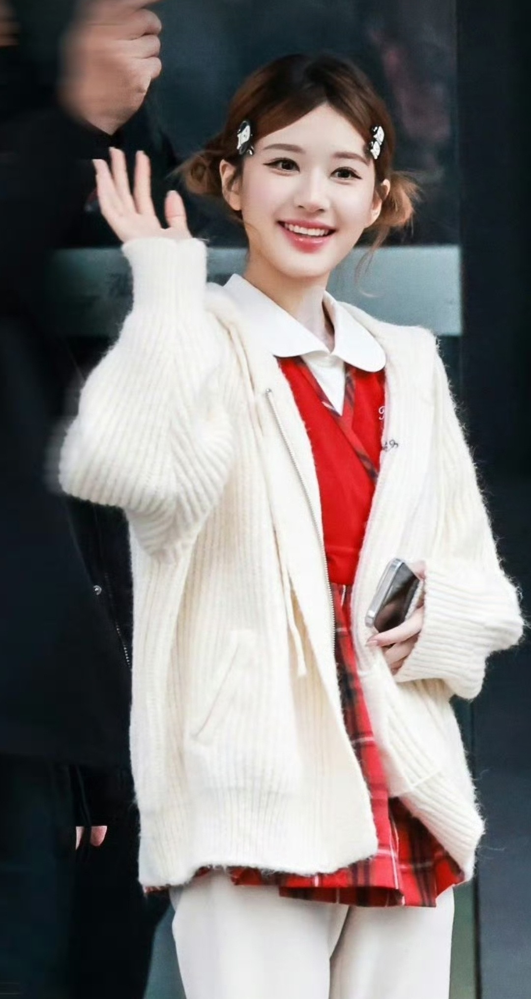 赵露思这状态不对劲啊。刚刷到赵露思的最新路透，好像是参加什么节目。感觉这妆容打扮