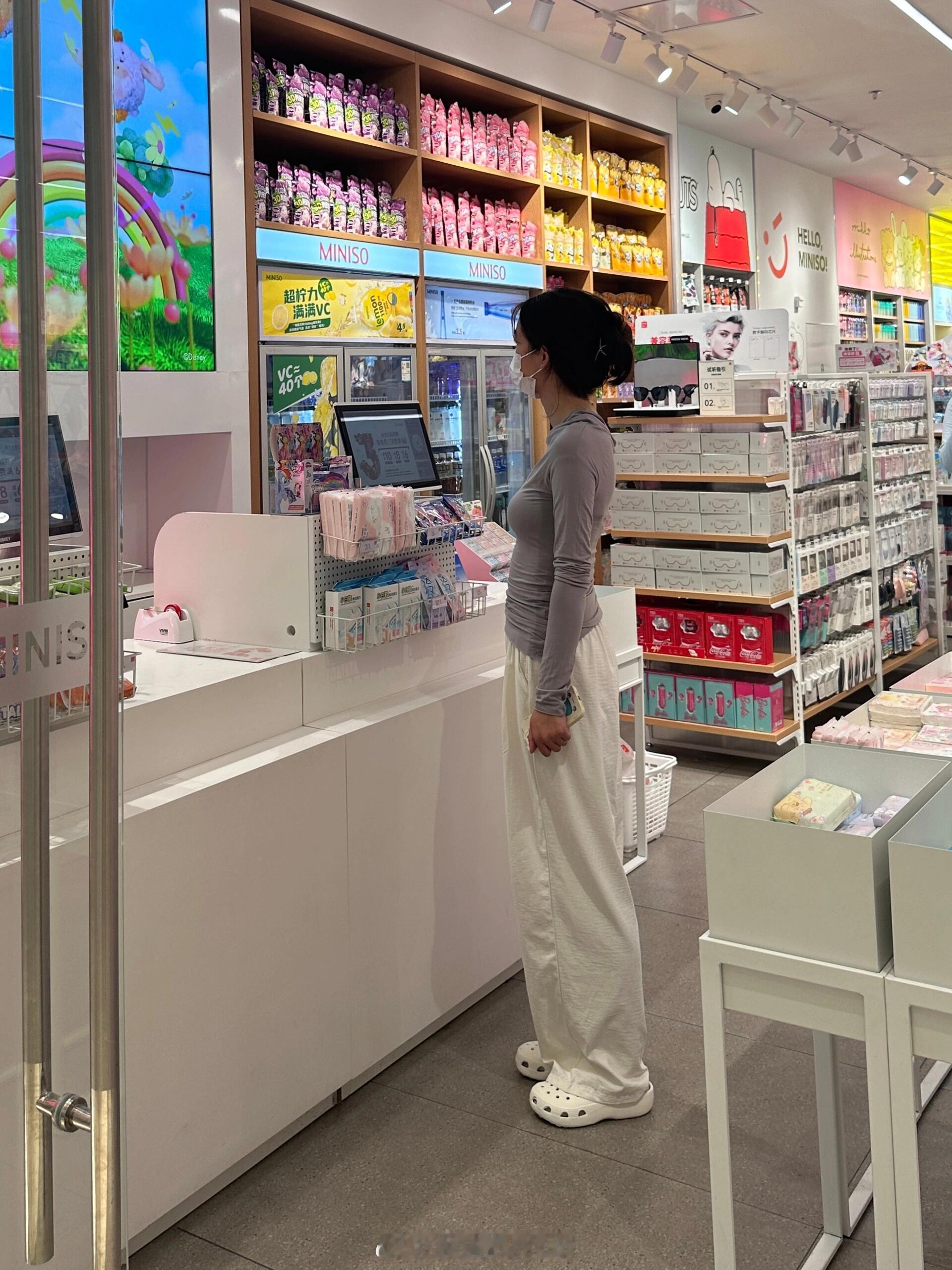 好想买山本裤！！来个人劝退我吧……打算在夏天到来前买一条凉快好看的裤子！！最近山