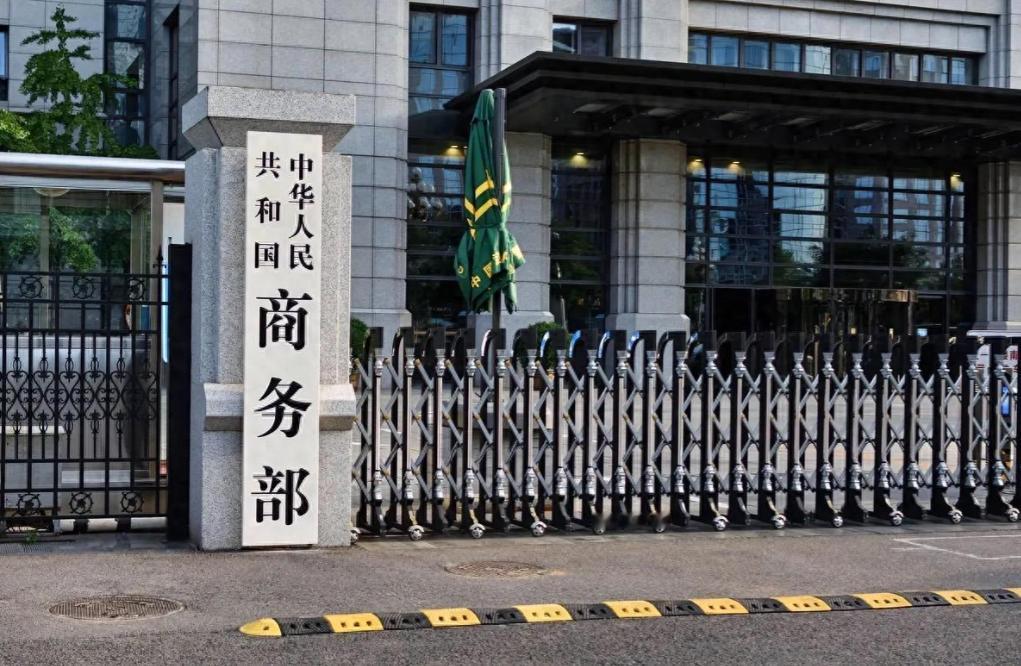 太解气了，据彭博社5月8日最新报道，摩根大通、花旗集团两家国际金融巨头，