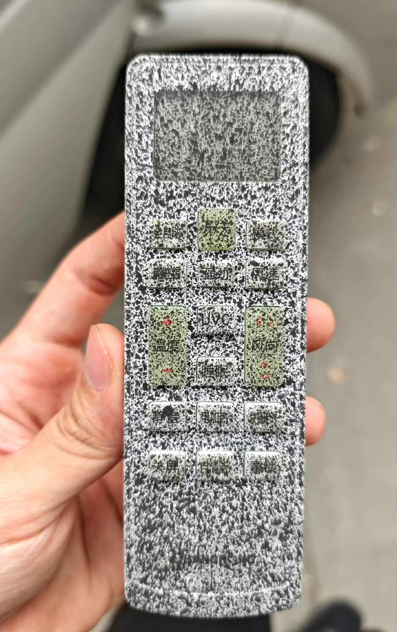 喷漆师傅顺手给我遥控板装修了​
