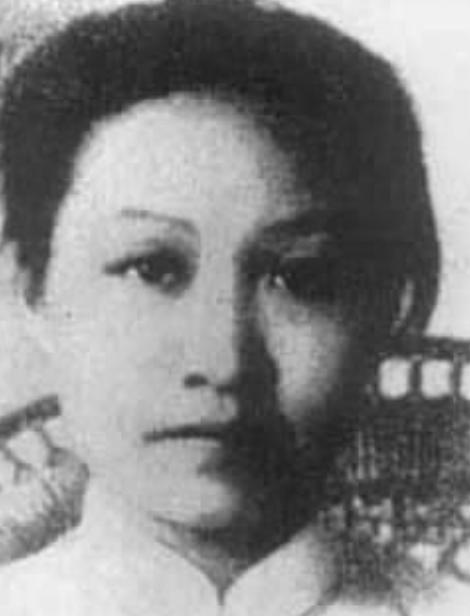 1935年，赵一曼受伤被俘，日军用尽各种酷刑，灌汽油，烙铁烫，电刑等，她却始终没