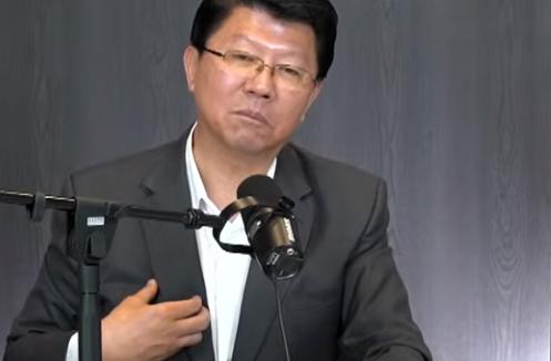 国民党“立委”谢龙介今接受《中午来开汇》节目专访表示，这2年台南绿营内部打很凶，