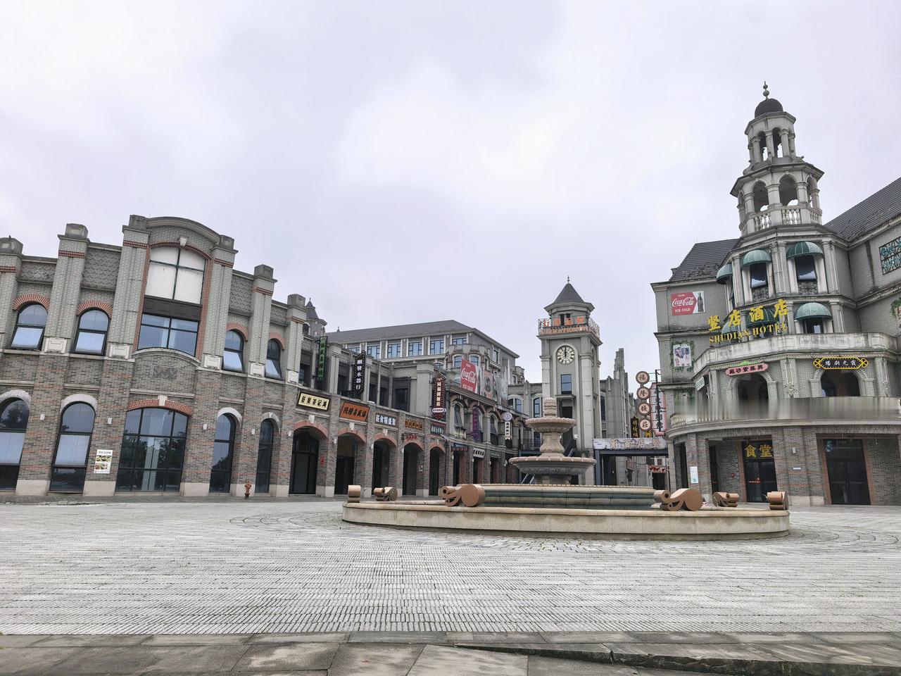 铜官窑，长沙本地人都知道其现状，不过这个景区也一直都是在进步，短剧风口期，利用外