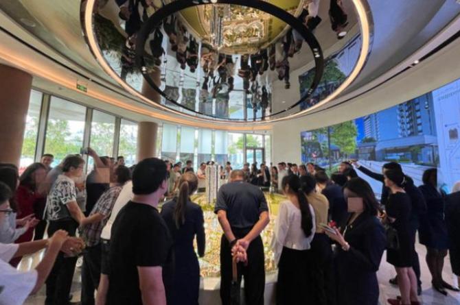 大家发现了吗？年轻人出现了三个消费反常，风向不一样了。2026年8月，消费