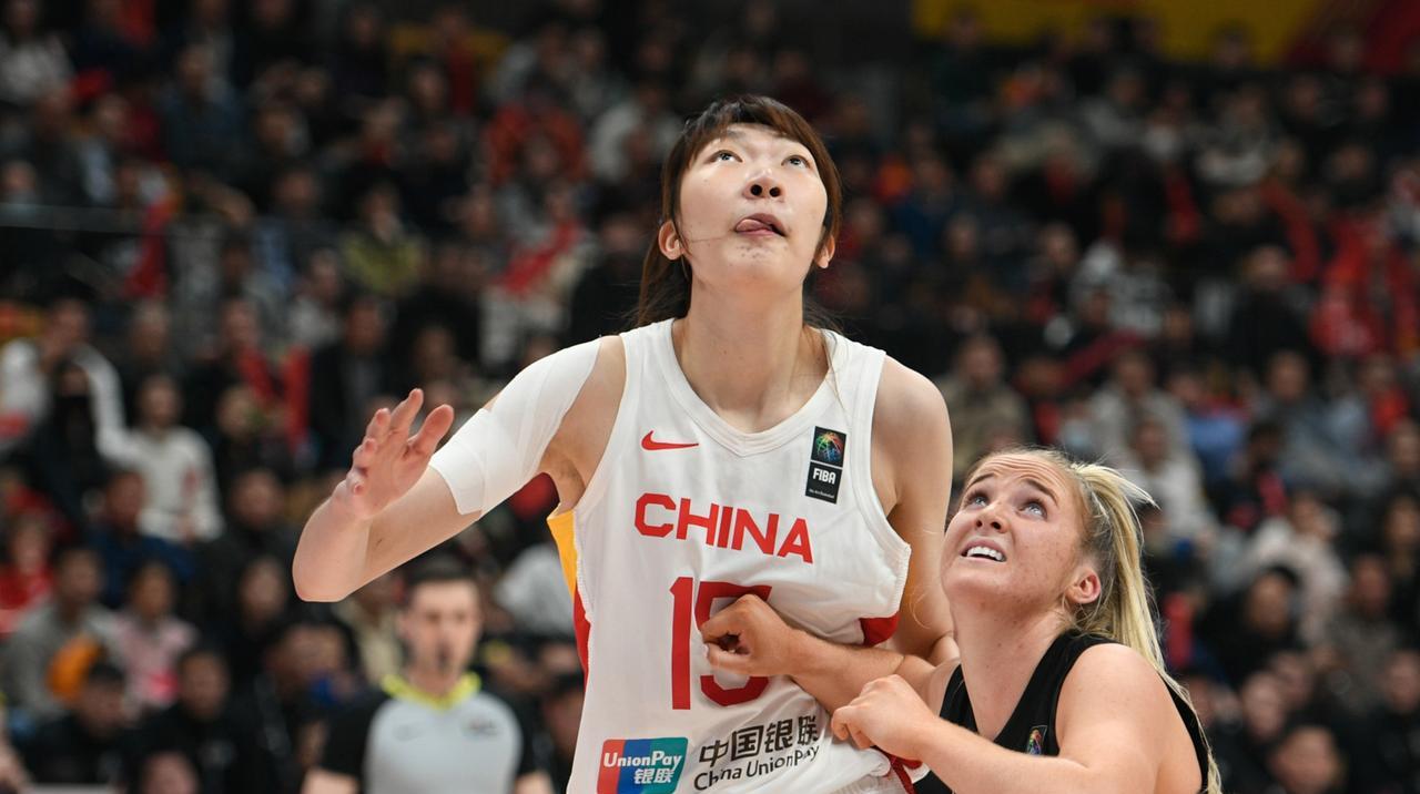 王思雨与韩旭居然位列本届亚洲杯FMVP榜单的第二名与第三名，日本女篮的田中心为第