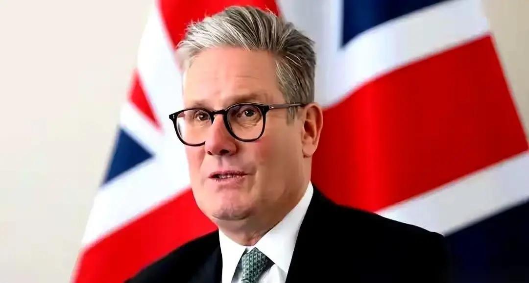 就在刚刚英国首相突然放话称，特朗普那个“乌克兰方案”，不是美国自己点头就算