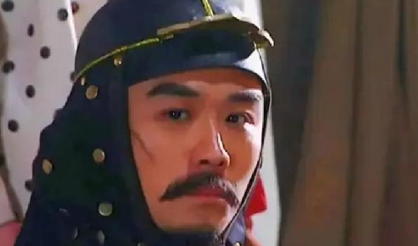 1737年，岳钟琪五十一岁。 他已经熬过五年监禁，也从一名手握兵权的老将，变