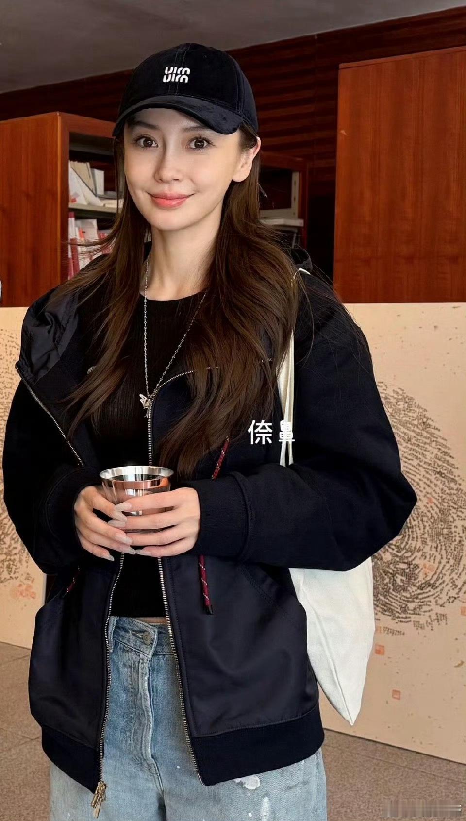 网友在广东偶遇Angelababy线下生图还是美的那么权威