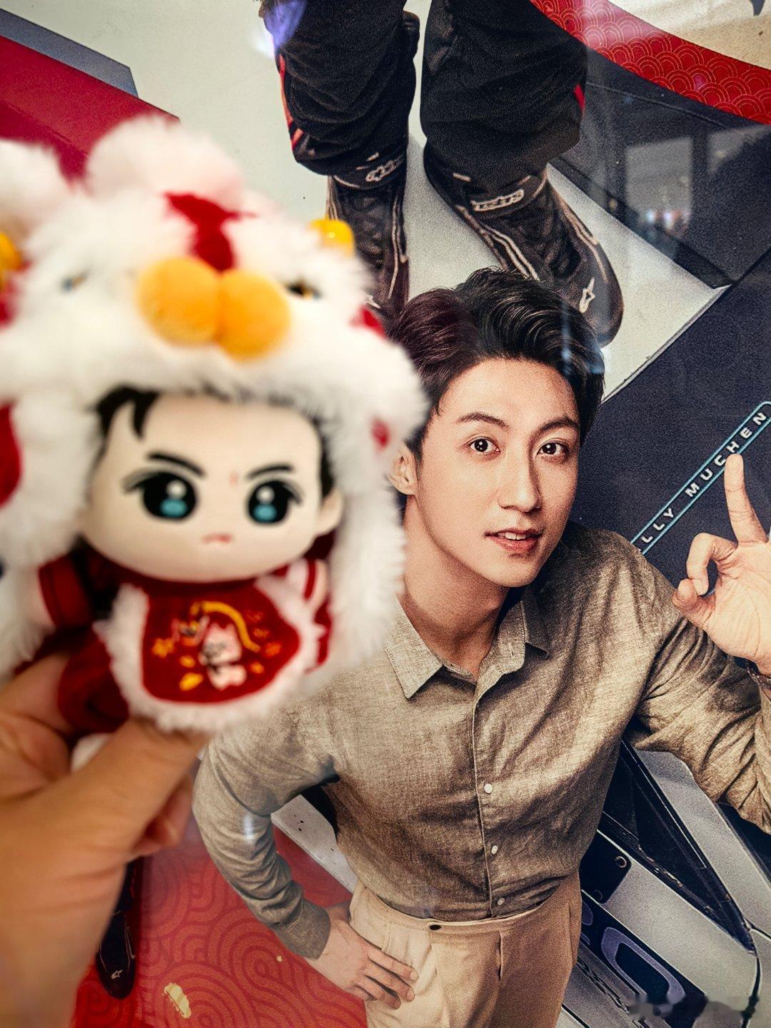 来看电影啦～～我们三个都没迟到，哈哈哈哈哈～～黄小驰看这是林臻东，我朋友的马，给