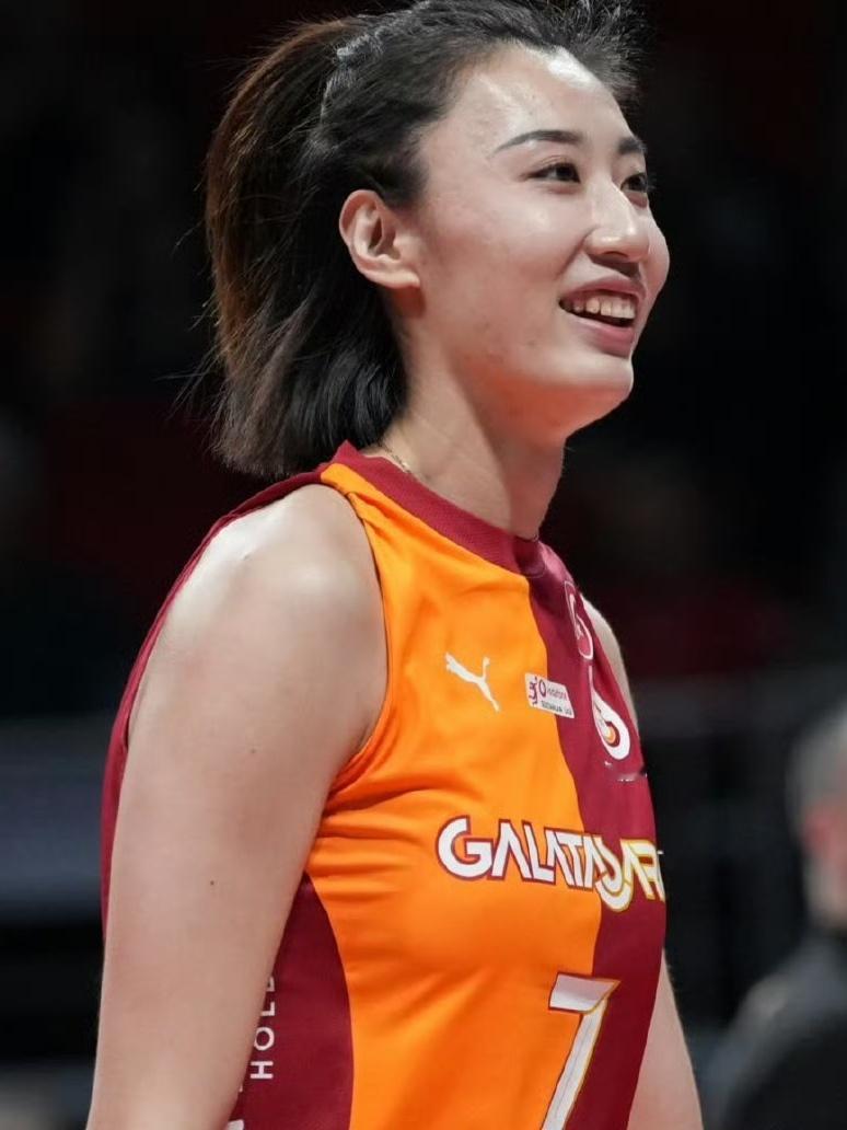 【女排各国副攻一姐下赛季去向】中国女排土耳其女排联赛🇹🇷居内什····▶️