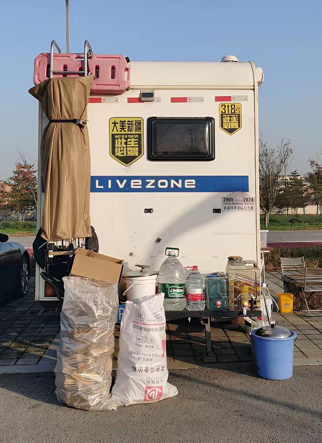 自驾游这玩意儿，我有一哥们儿跑了八年，最后撂下一句大实话：真想玩痛快，就别拉上你