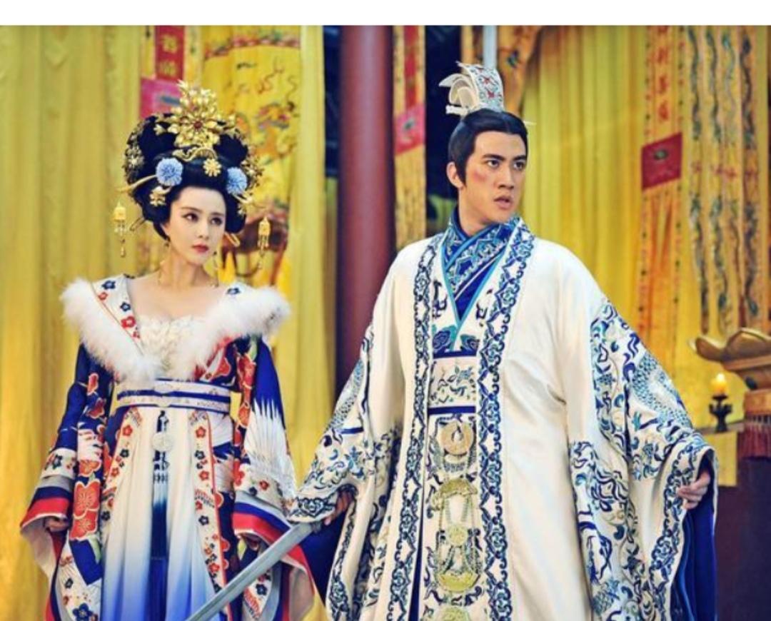 在武则天的统治生涯中，权谋斗争如影随形。她面对的危机层出不穷，但最令人震惊的莫过