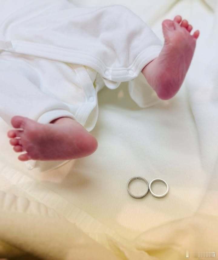 国际排坛动态西田有志西田有志和古贺纱理那的第一个宝宝出生了！射手座~~西田：虽