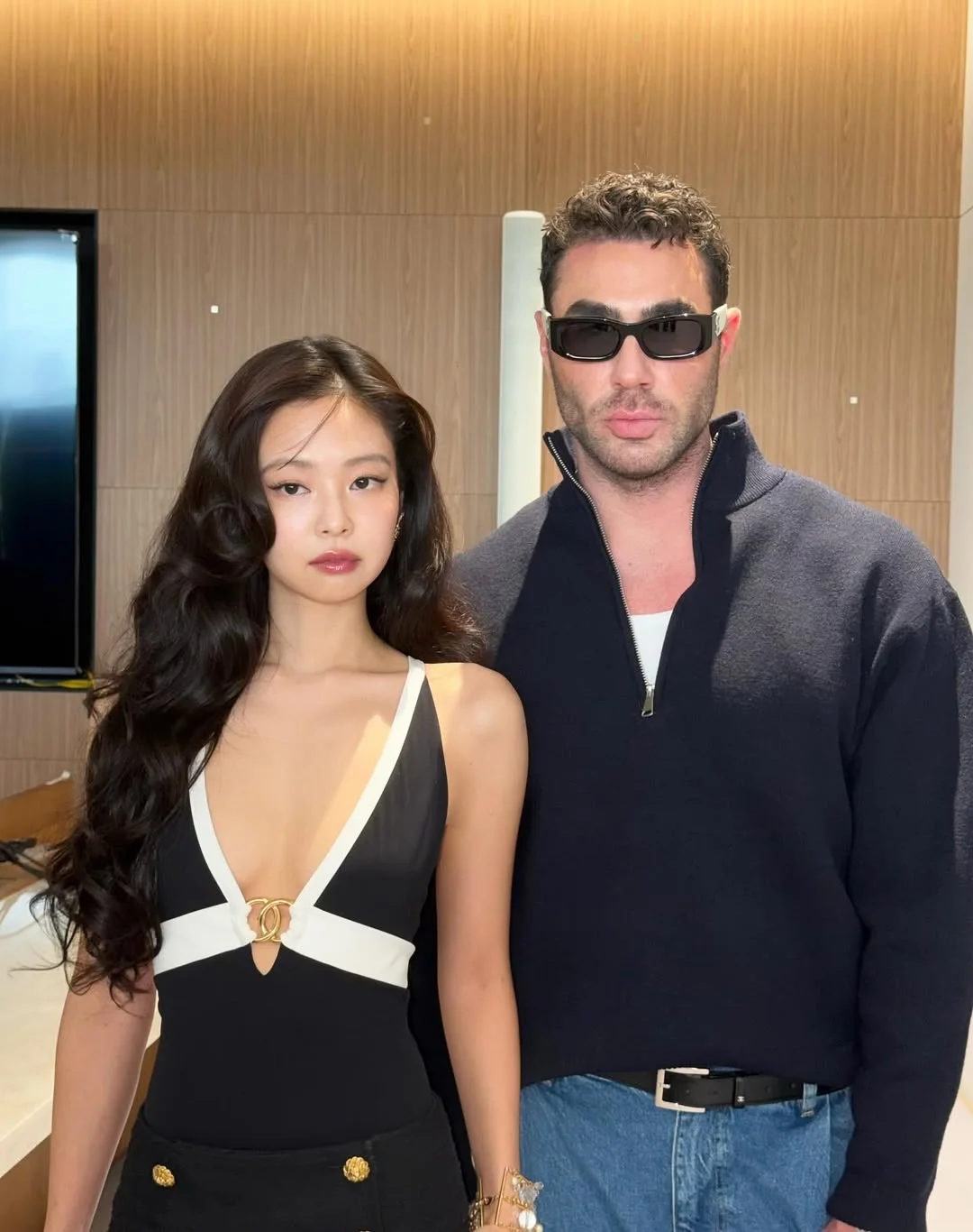CHANEL首尔复刻秀｜JENNIE后台合照📸