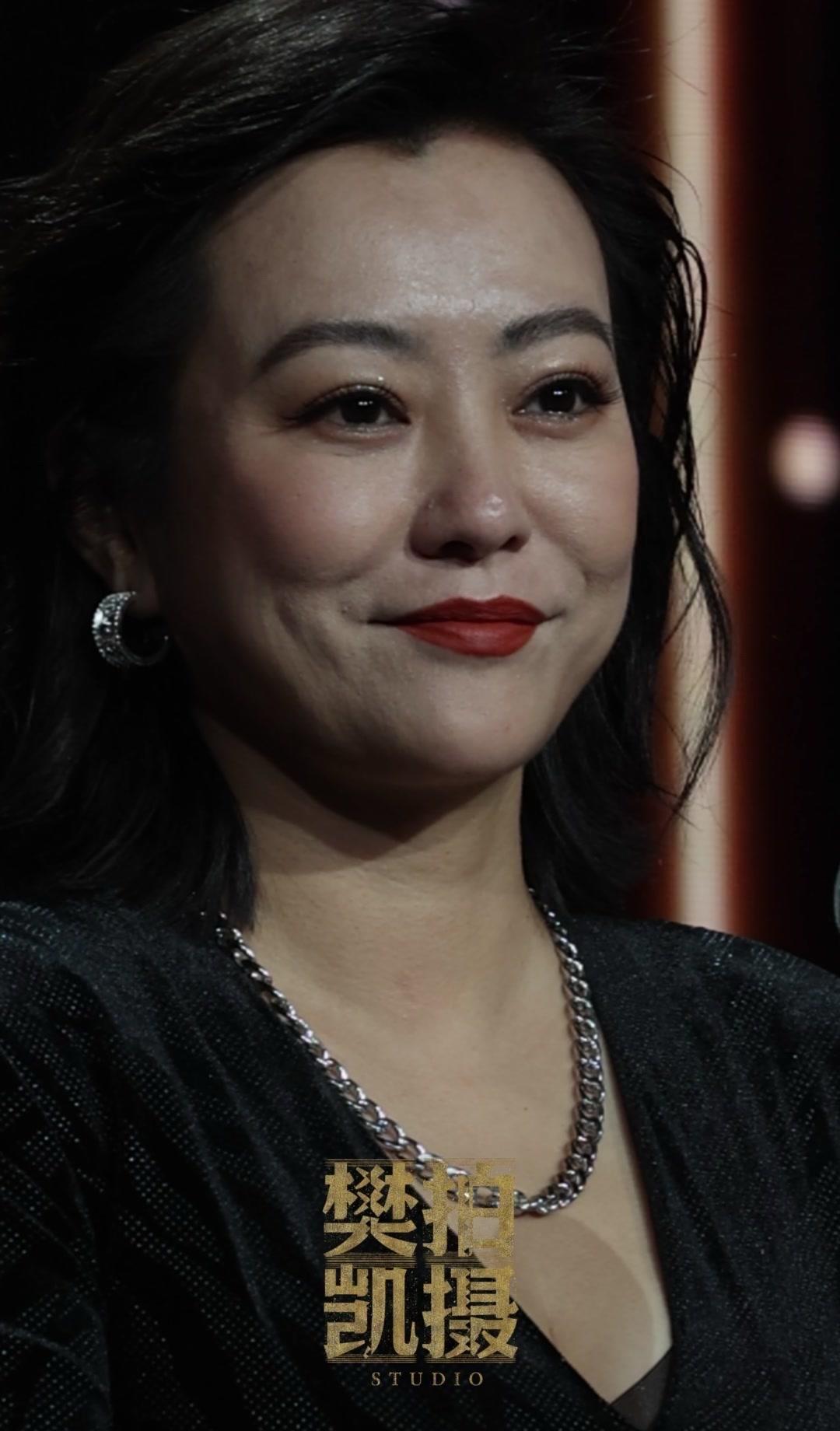 郝蕾录完《沉默的母亲》，灯没关过三晚。不是演得真，是走不出来。哭到血氧跌破9