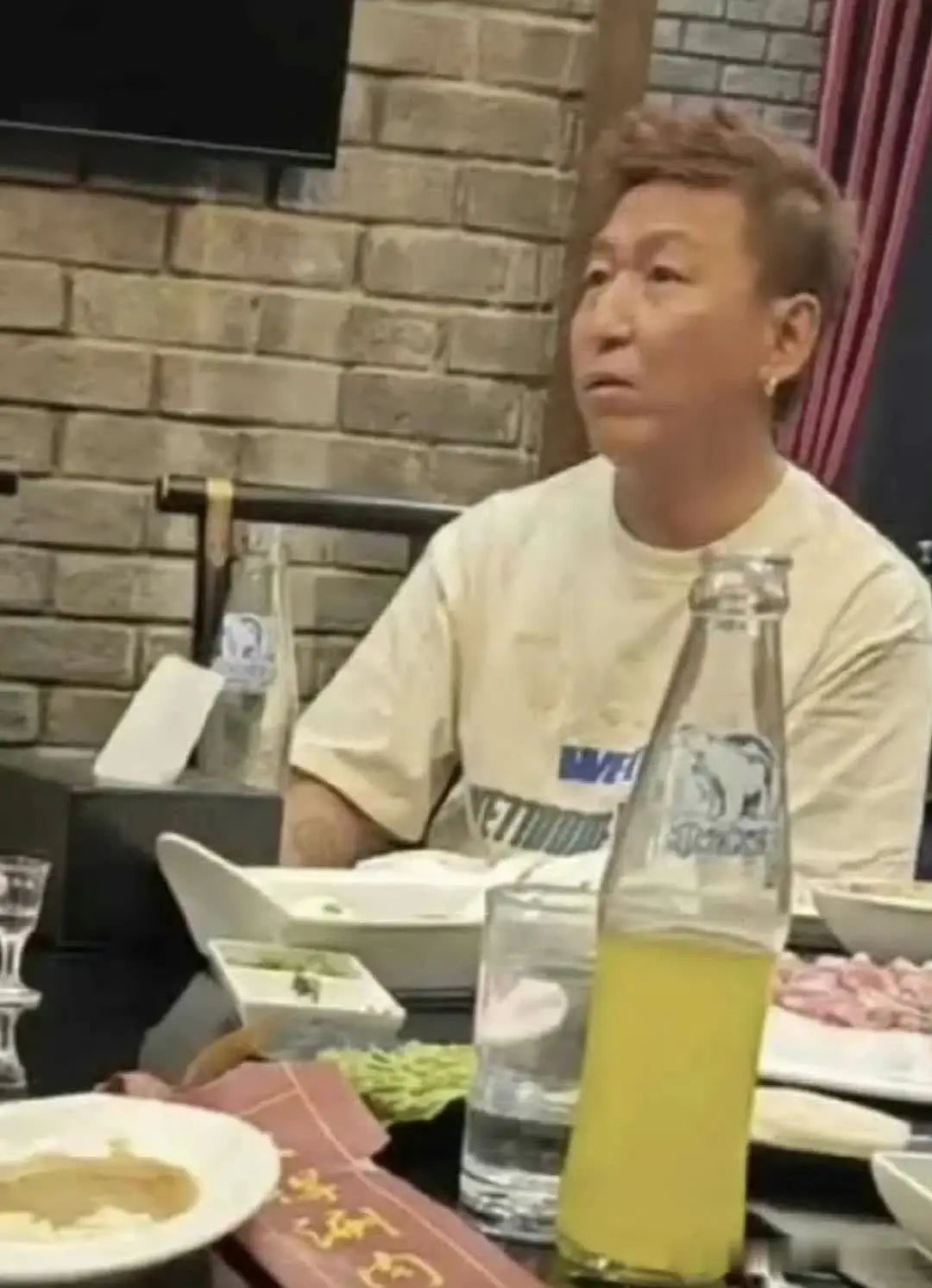 陈羽凡现状：50岁胖到认不出，17岁儿子1米8长得像白百何。