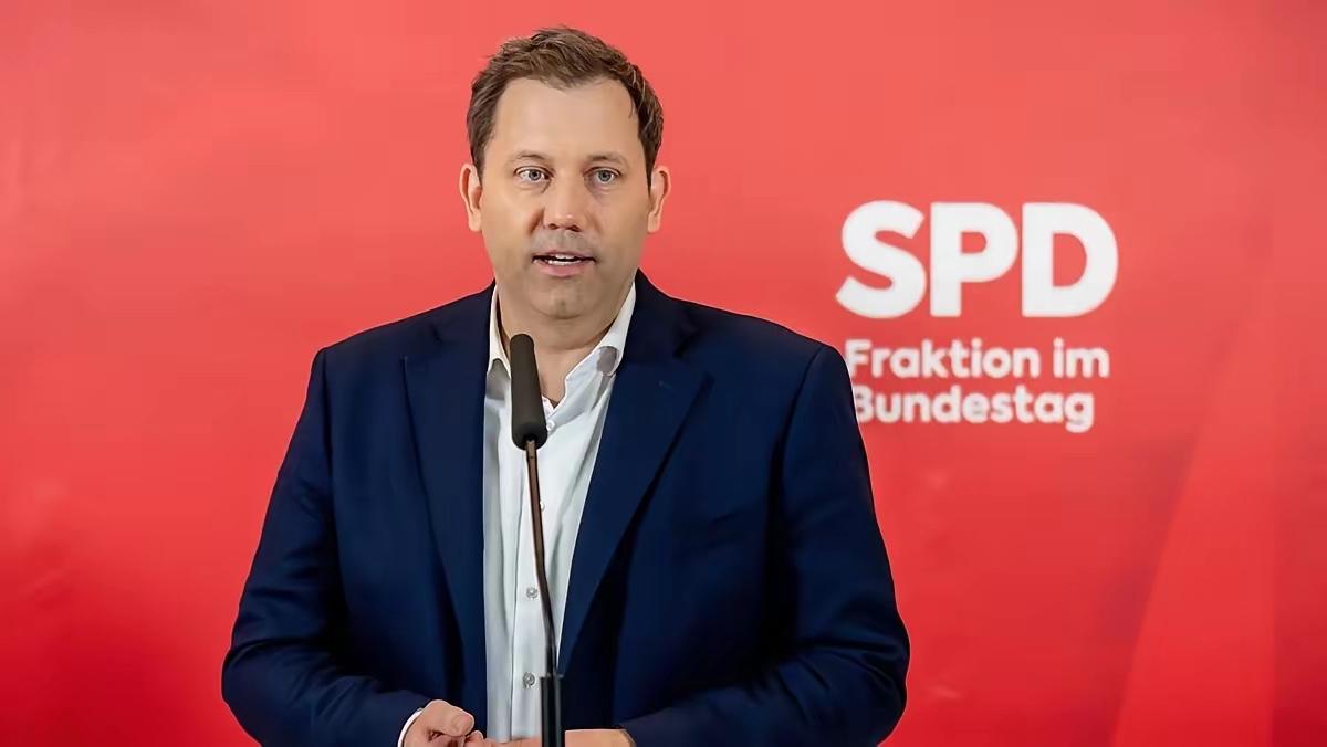 德国执政党掀桌子，要让选择党彻底消失，绝了魏德尔的政治生命德国管事的副总理克