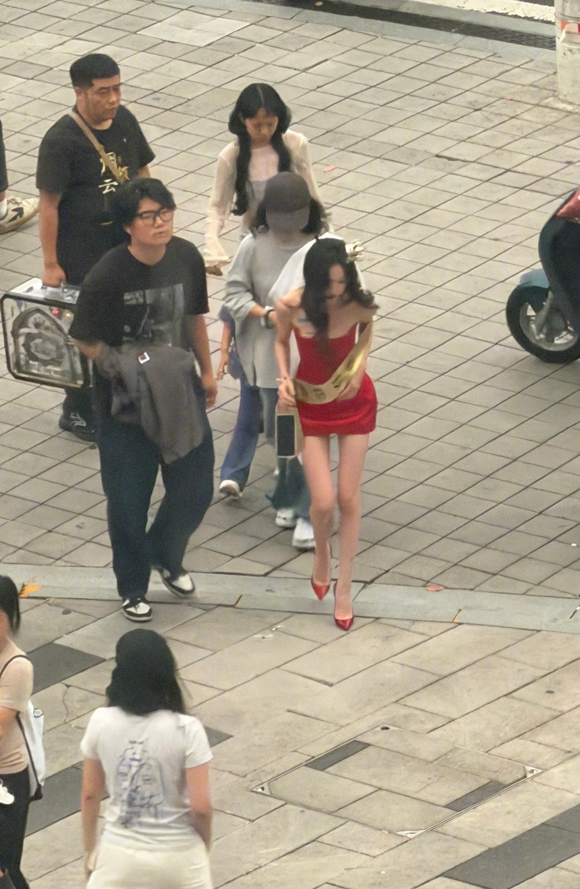 易梦玲现在这么瘦了果然大美人要上镜必须瘦到极致….