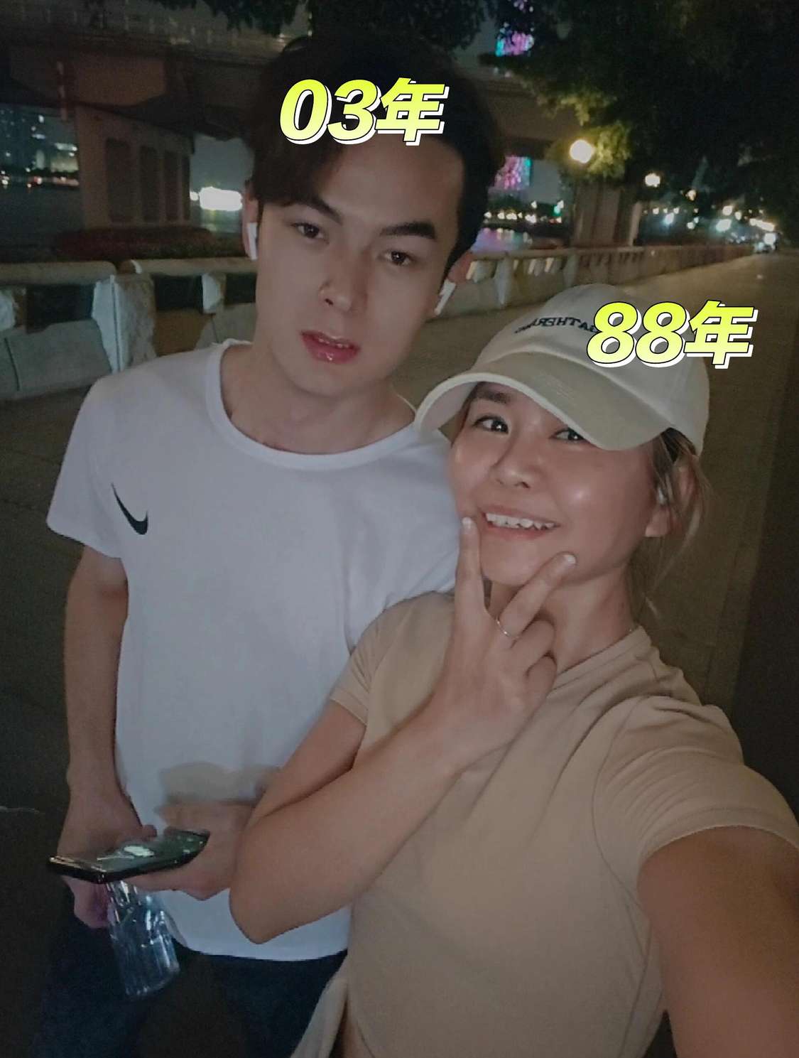 和小15岁的男孩在一起，图的啥呢？