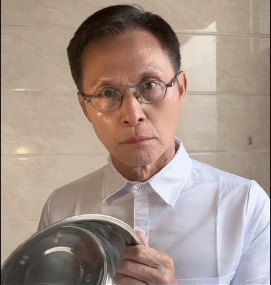 刚刷到个视频，笑到我了。TVB那个“反派专业户”张国强，在家擦盘子。就普通家