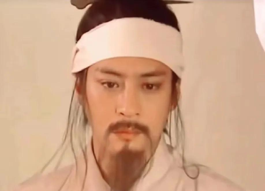 “众女嫉余之蛾眉兮，谣诼谓余以善淫”——蒋恺老师的古装扮相，真把这句诗的韵味演出