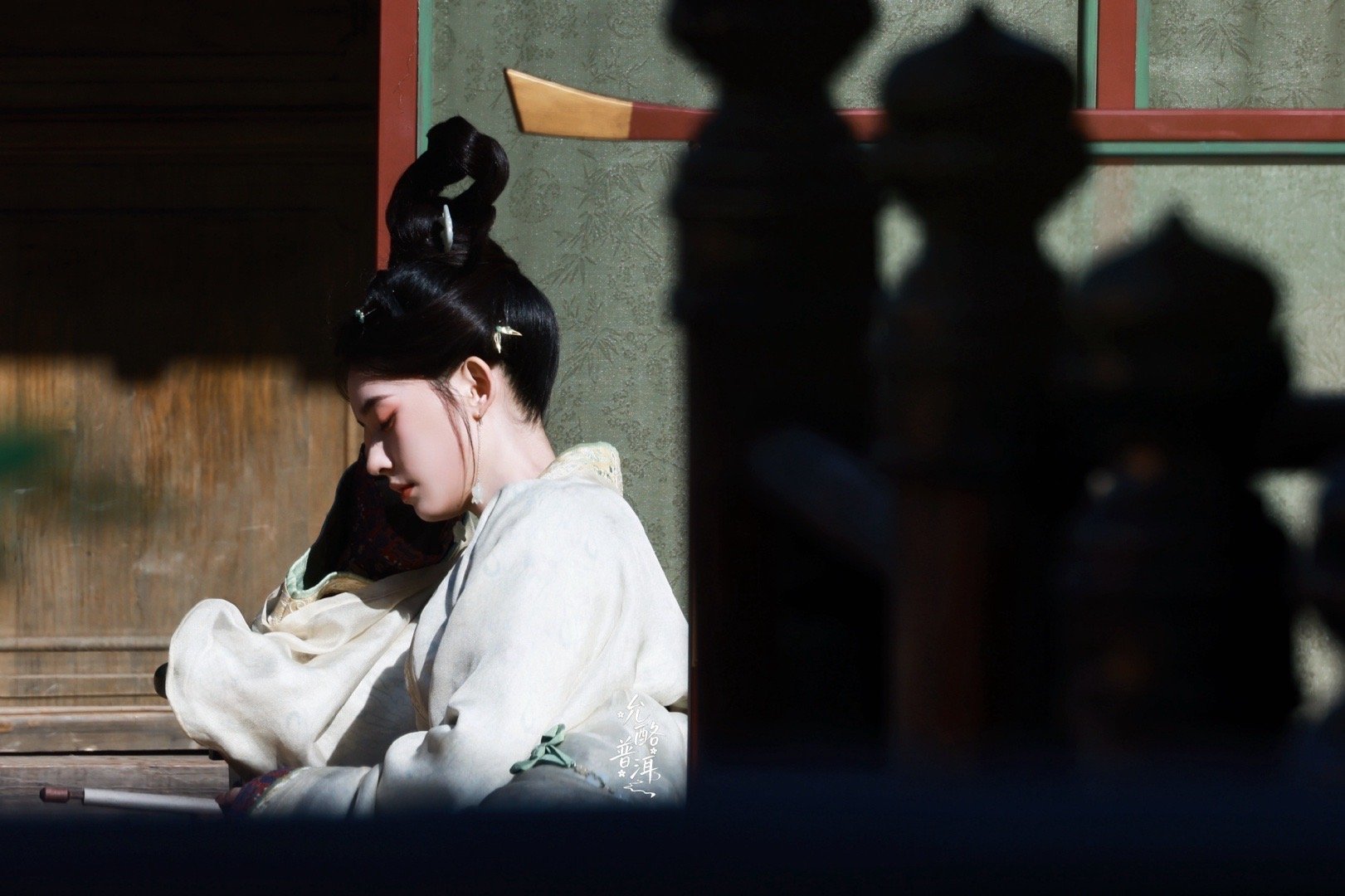 林允替张凌赫挡刀路透就说《归鸾》这路透谁能扛得住温瑜为爱挡刀的果敢萧厉下意识