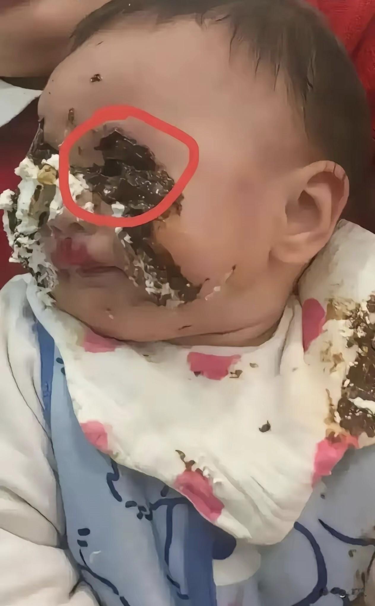 重庆婆婆打麻将把1岁孙子锁家3小时！孩子啃尿布满身粪便重庆一位婆婆，把一岁