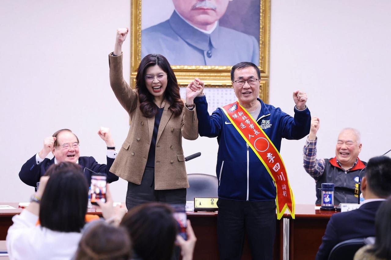 国民党主席郑丽文今（11日）在脸书发文表示，今天本党中常会通过提名李四川为新北市