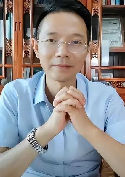 说实话，在28案之前，不知道李律是谁，潘律参与此案的时候，他曾信誓旦旦一定要为许