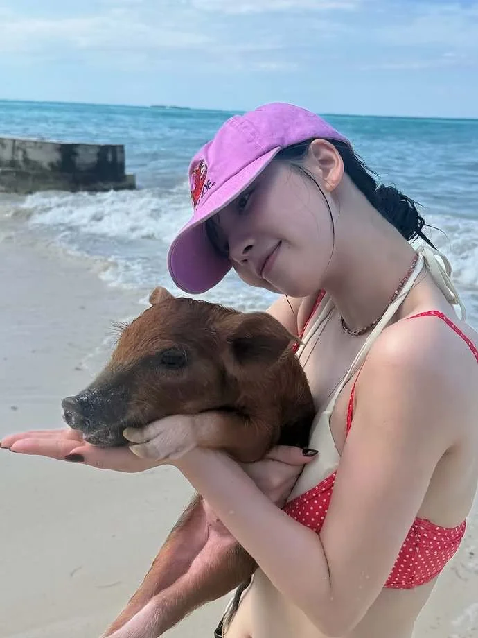 你是说一大早就有柳智敏女士的泳装照看吗