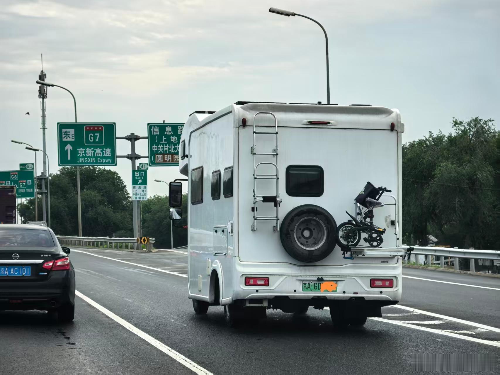 2个有意思的纯电短腿小房车、干粗活的“好车牌”途睿欧。