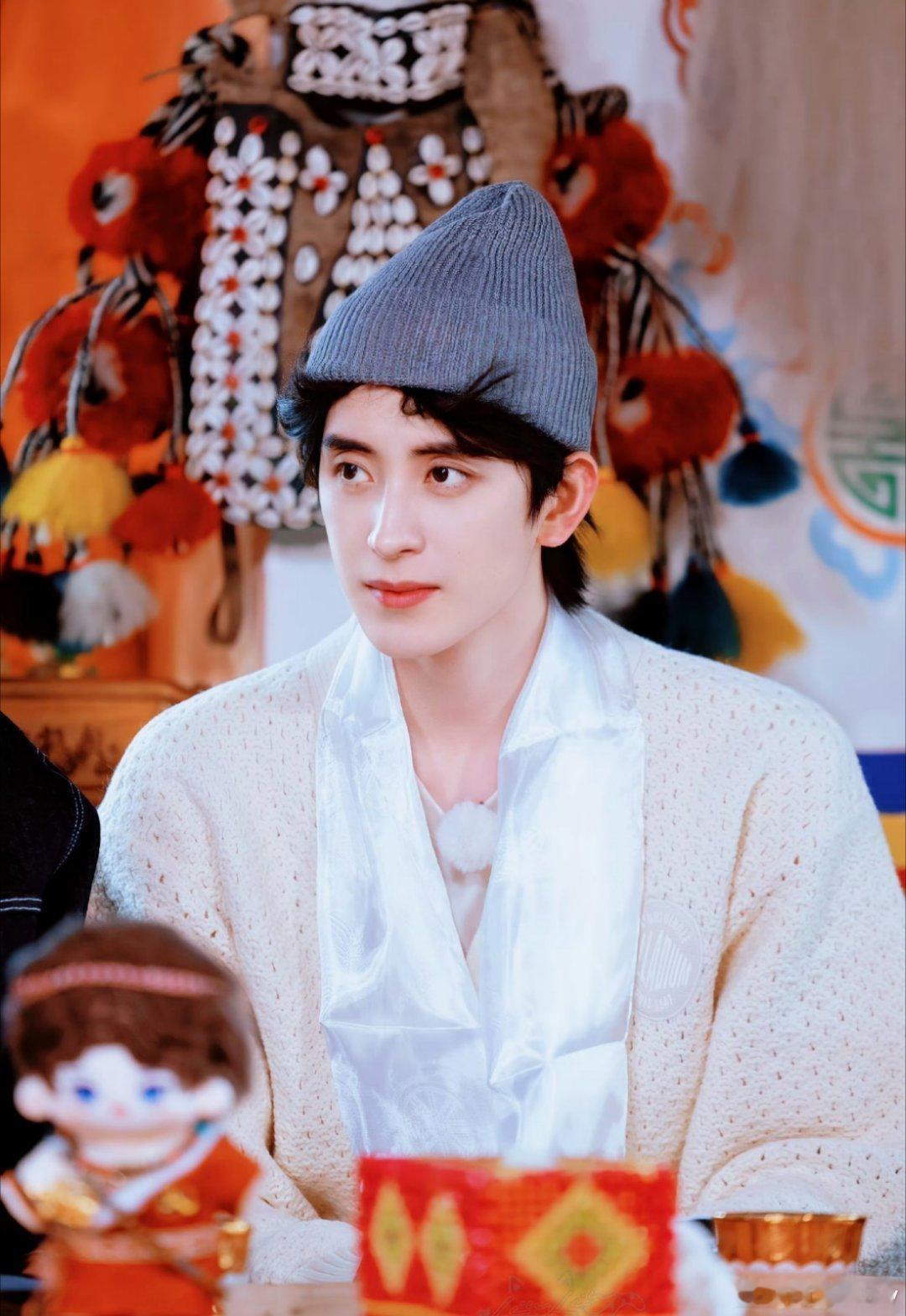 敖瑞鹏一个英文单词震慑全场震惊地下巴都掉了，哈哈哈哈，大家原谅这个笨蛋帅哥