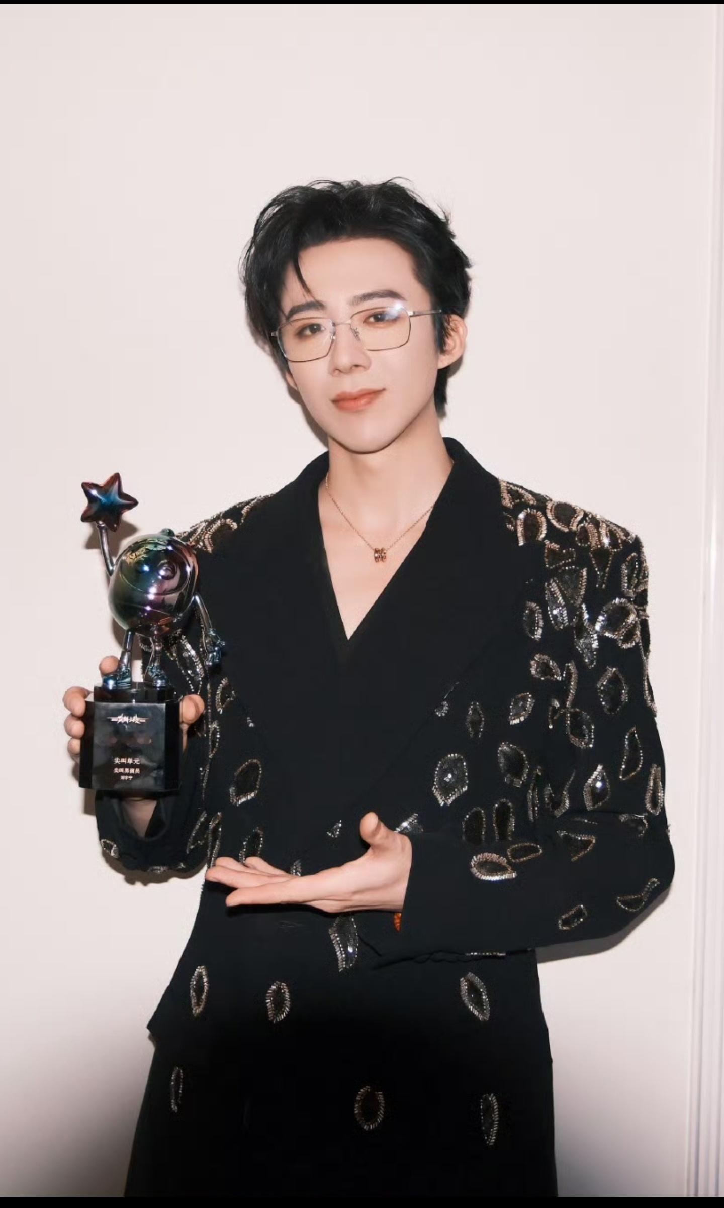 腾讯视频星光大赏刘宇宁说角色是动力作品是底气为什么我有一种，腾讯和爱奇艺都在争夺