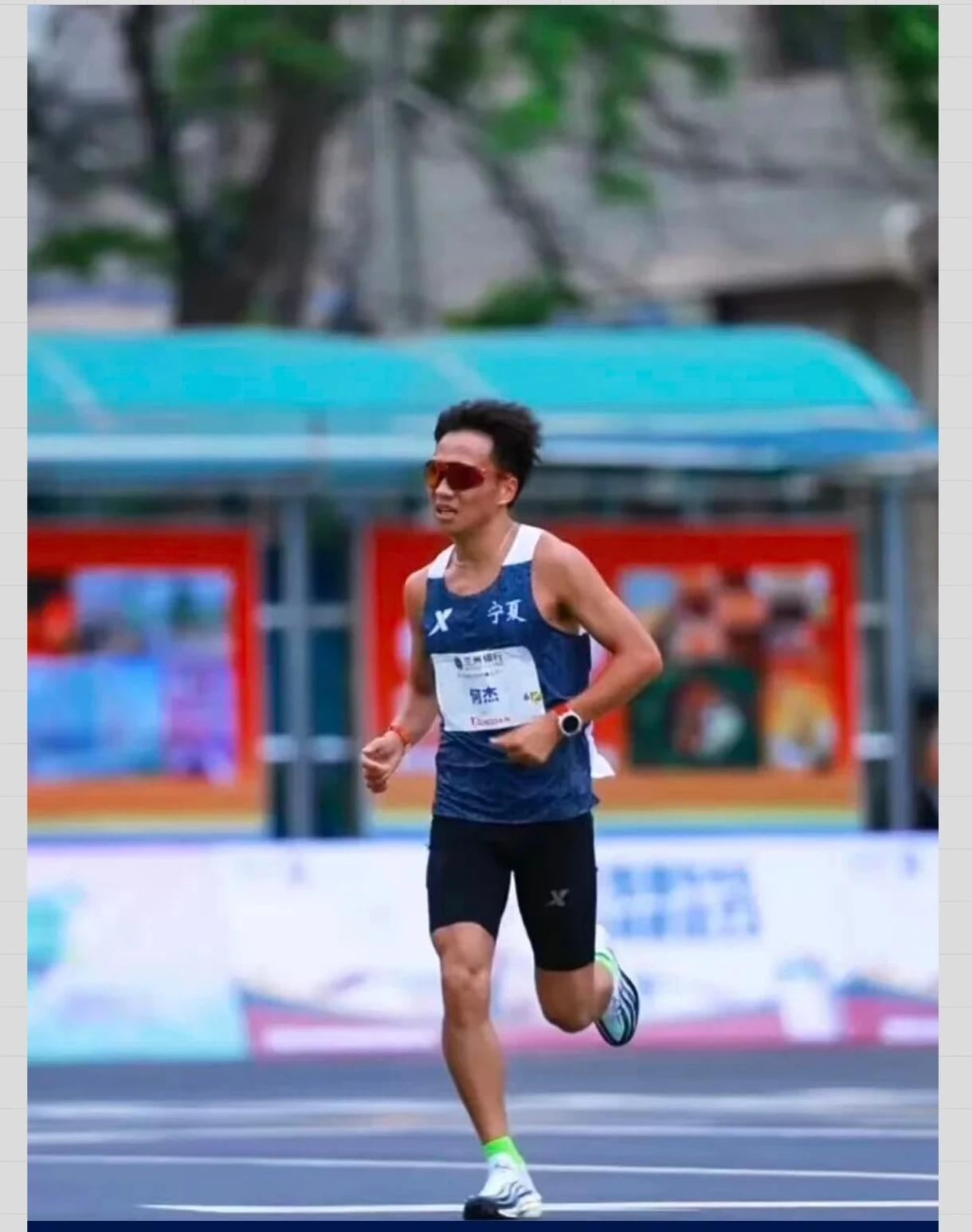 兰马精英选手集体跑崩，不少名将后半程大幅掉速，一场比赛，把亚高原马拉松的残酷性