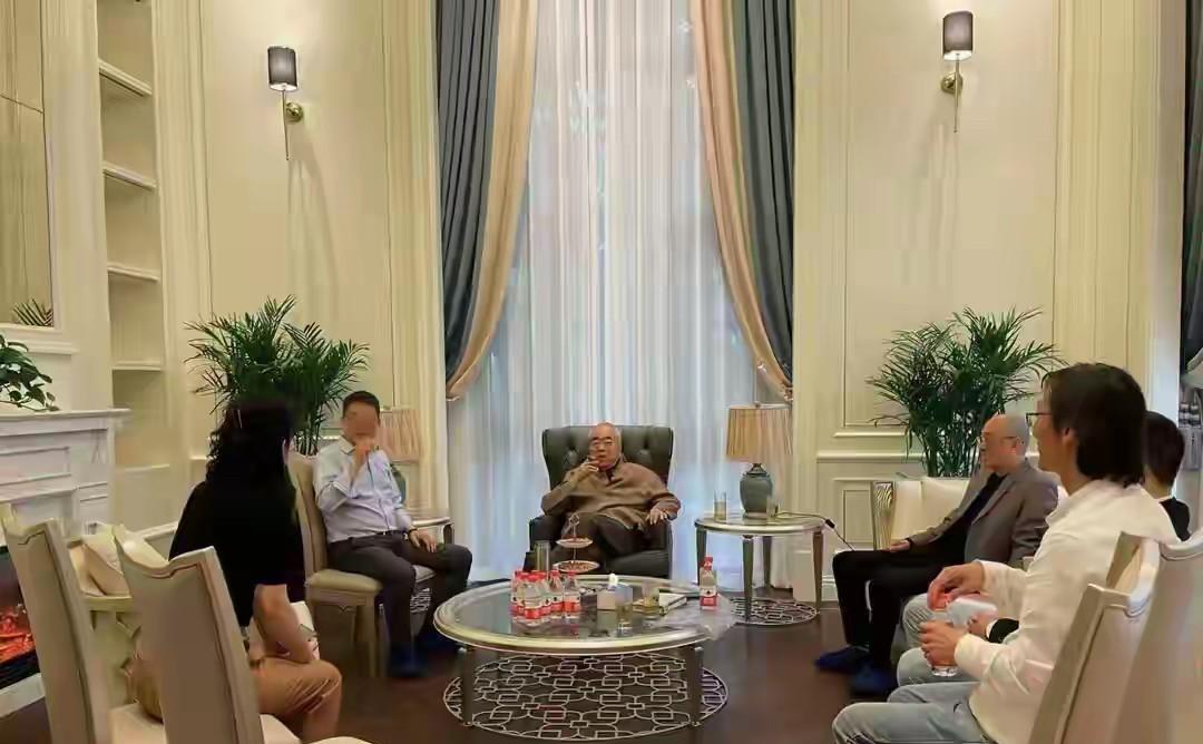 没想到范曾所谓“失踪”的后续并没有大家想象的那样“大瓜”！只是范大师实现自己
