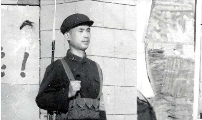 1980年，辽宁省政府机关大院发生了一起枪击事件，值班哨兵白玉珍遭枪击，仍击毙了