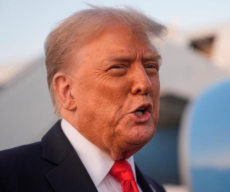 特朗普太天真了，为了避免在2026年4月访华前激怒中国‌，表示推迟向台湾的军售。