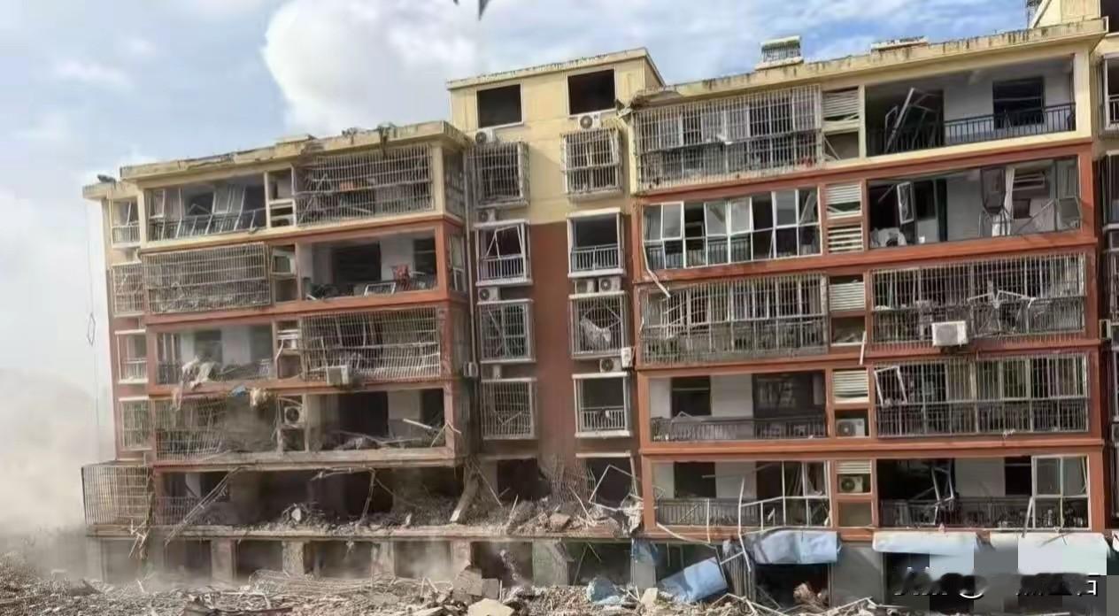 人救出来了，家呢？临沂爆炸受害者的损失谁来担？爆炸响完了，人救出来了，原因也
