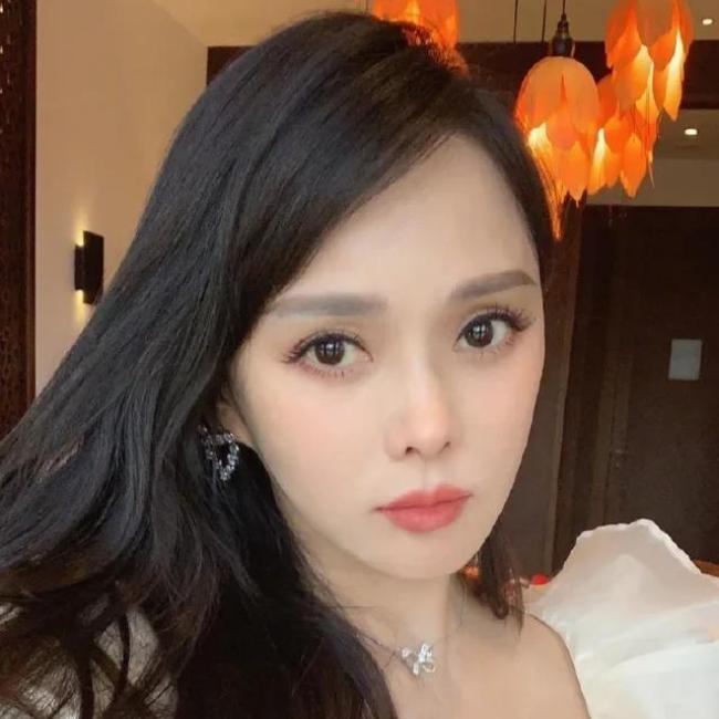 千万别把伊能静当“小公主”，她才是娱乐圈第一狠人别再说伊能静靠嫁人！她是把烂