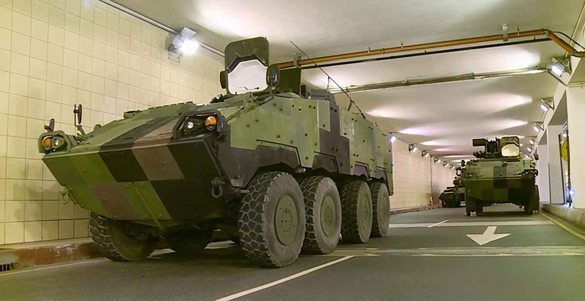 福建舰穿台海，台军急拍照片，指令暴露慌乱12月16日那天，福建舰服役后头一回