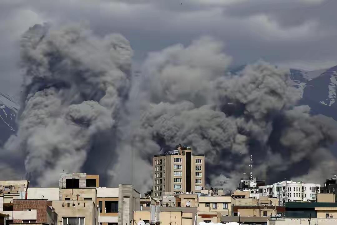 紧要关头！伊朗急电北京，重磅承诺落地，中方三句话定乾坤！中东战火愈演愈烈，