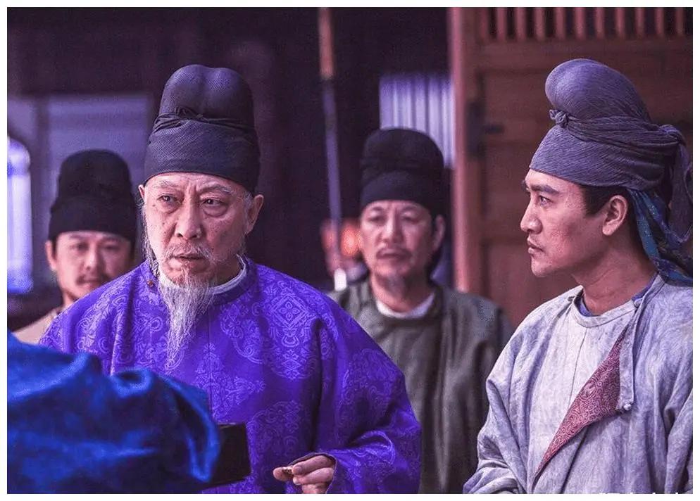 唐朝末年，宰相王铎携带家眷三百多人告老还乡，途中被土匪劫杀无一生还。而幕后的